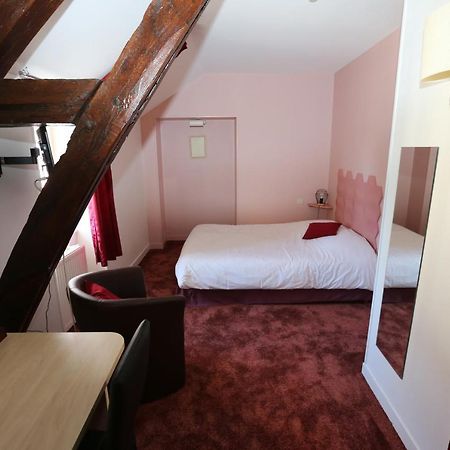 Hotel Restaurant La Goutte Noire Chateaumeillant Экстерьер фото