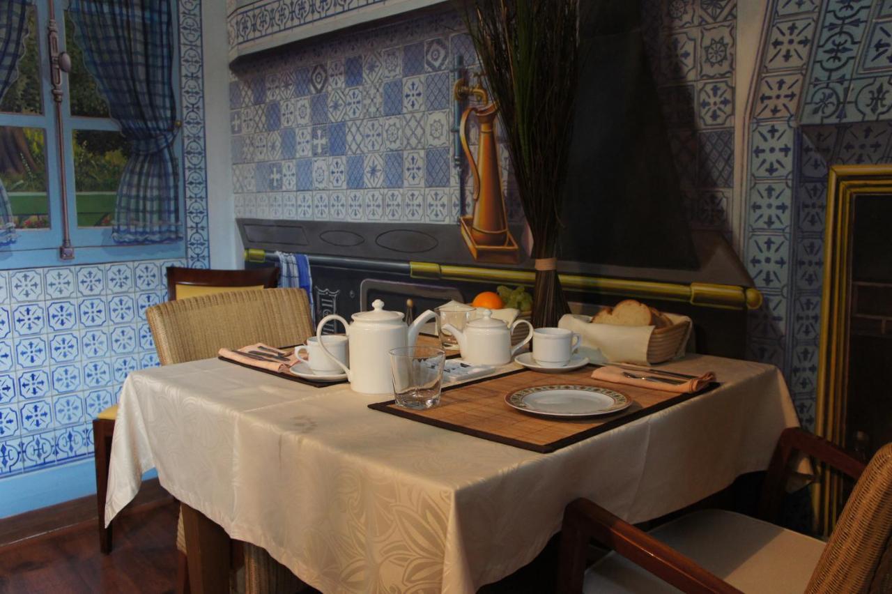Hotel Restaurant La Goutte Noire Chateaumeillant Экстерьер фото
